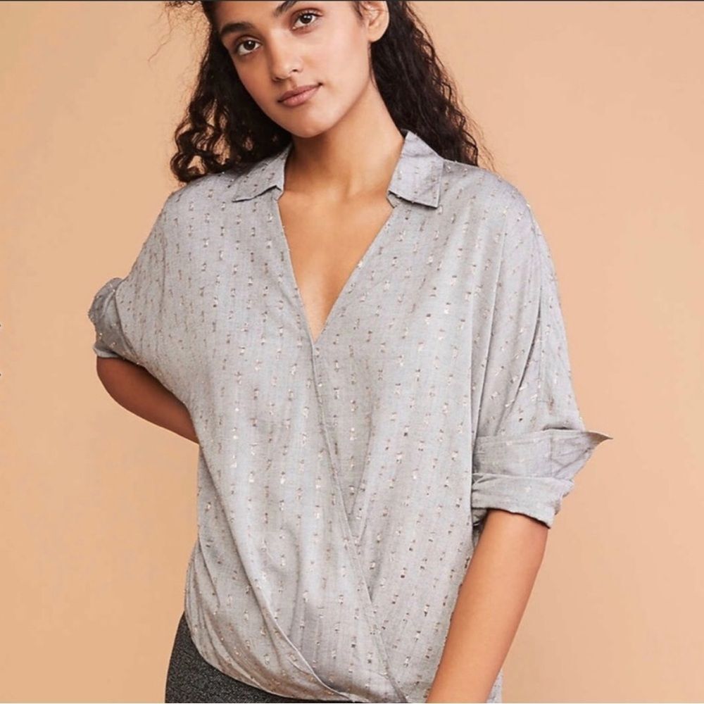 NWOT Lou & Grey Gray Gold Shimmer Clip Cozy Faux Wrap Shirt High Low SZ M